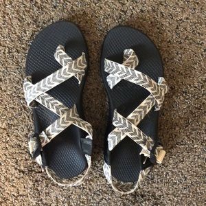 Women’s size 8 Chacos!